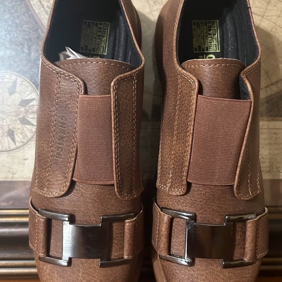 Chekich • Mens Daily Slip on Sneakers in Tan - Picture 4 of 6